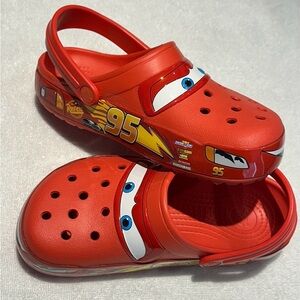 Disney Lightning McQueen Cars Crocs NWOT M4 W6